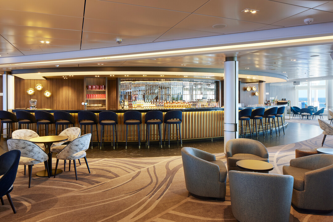 For glamorous evenings sipping exclusively crafted cocktails, Amber Lounge is the place to be