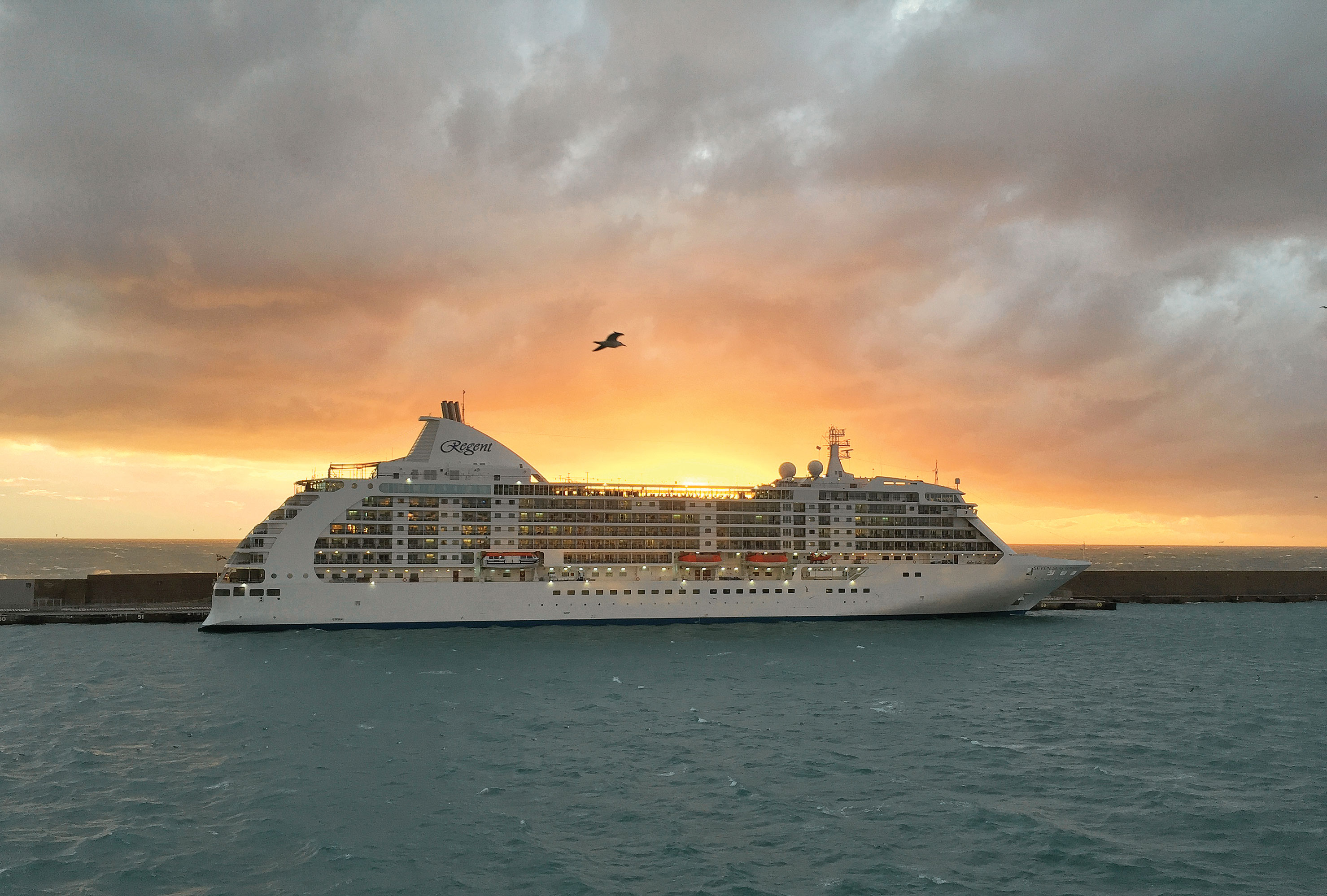 Current location for Seven Seas Voyager