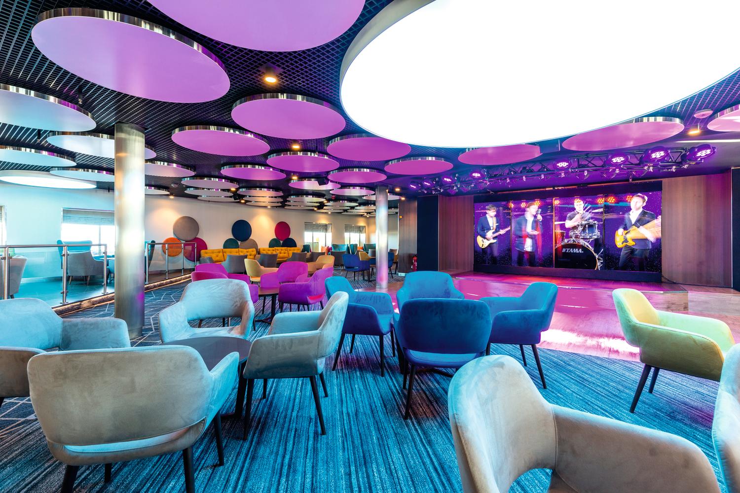From singalong shows to a casino and chilled-out night spots, Marella Discovery has a bar for every occasion when the sun goes down...