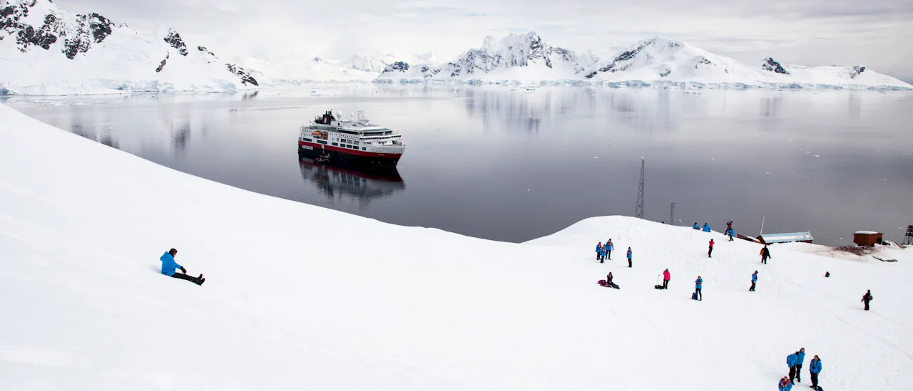 The themes for the expedition team changes according to season and destination