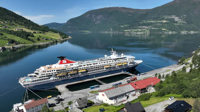 Fred Olsen Balmoral in Olden