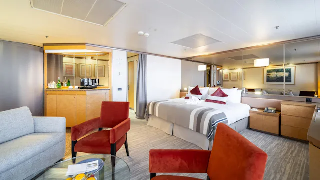 Ambassador Renaissance Suite