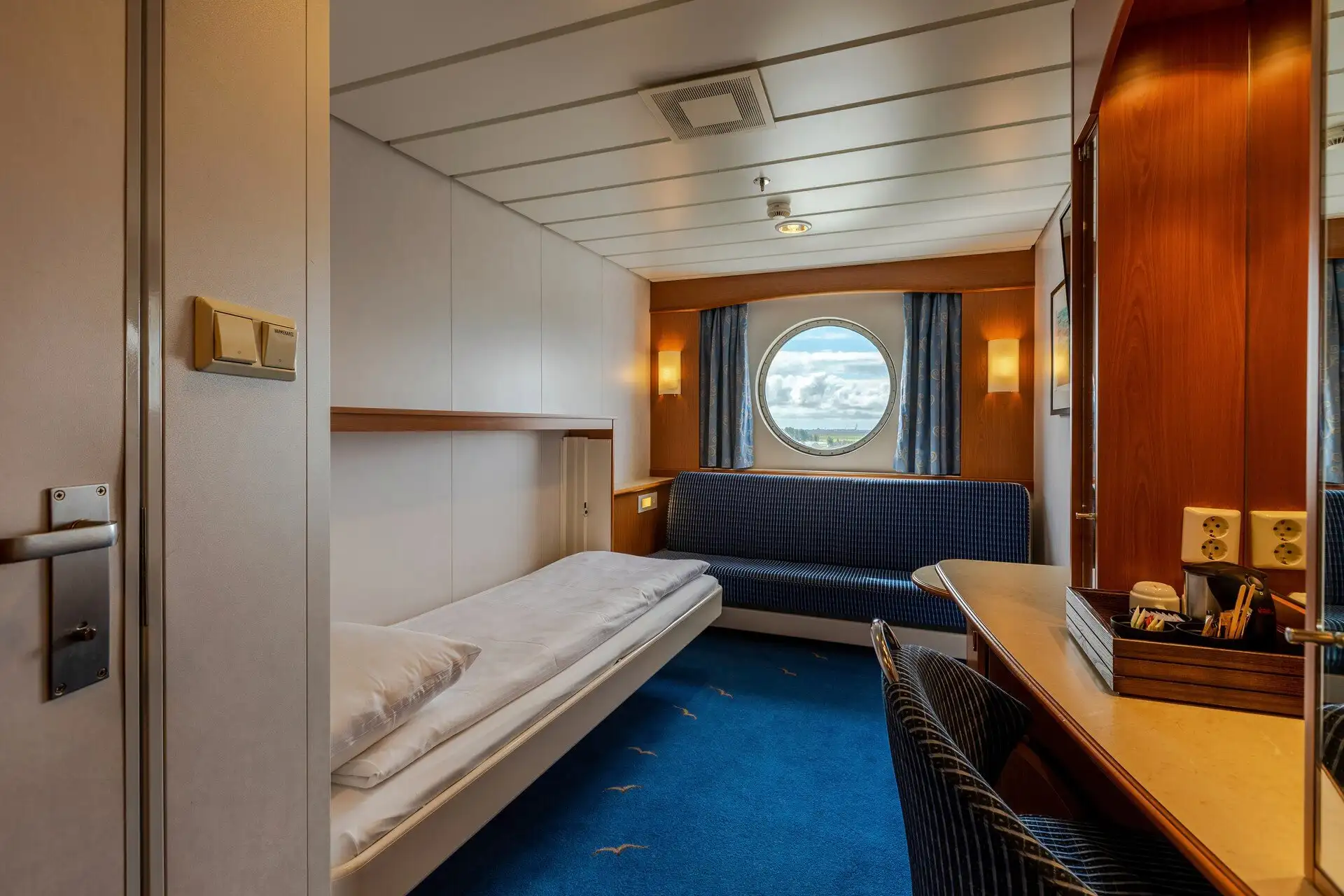 Hurtigruten MS Midnatsol Arctic Superior Cabin U2