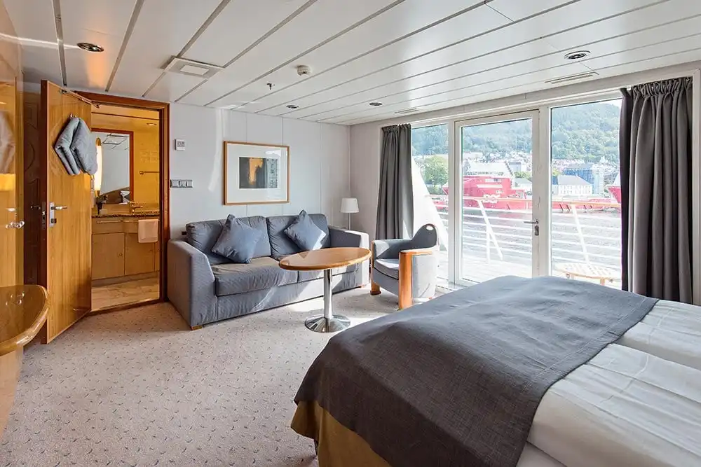 Hurtigruten MS Midnatsol Expedition Suite M2