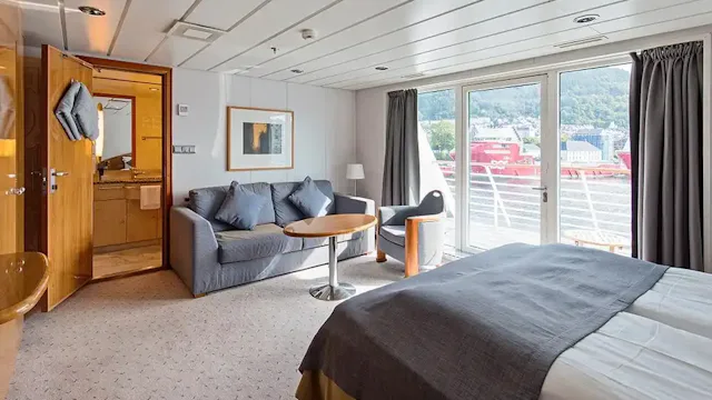 Hurtigruten MS Midnatsol Expedition Suite M2