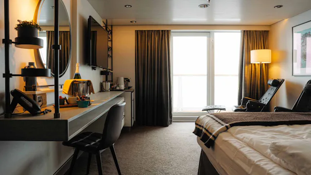 HX MS Roald Amundsen Expedition Suite