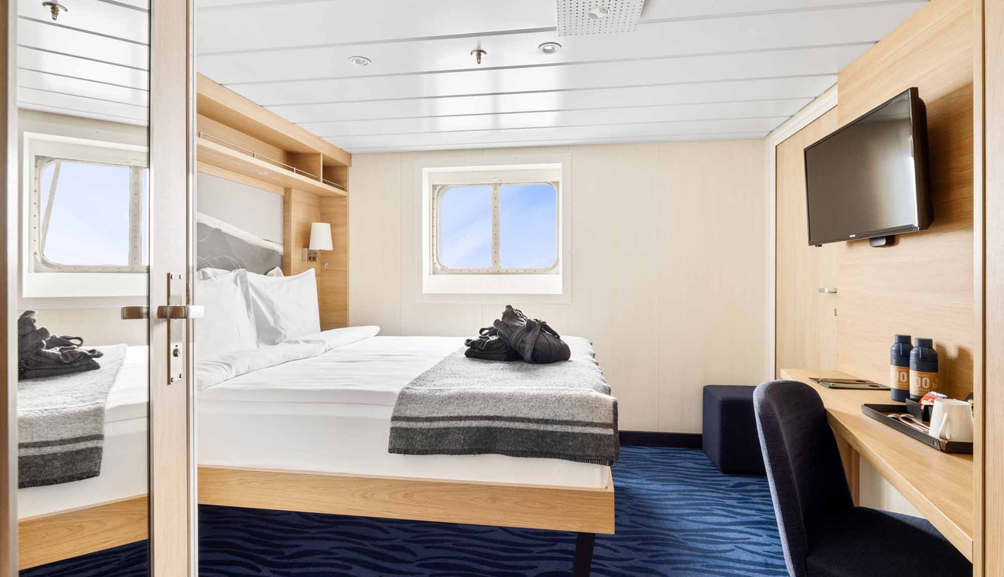 HX MS Spitsbergen Polar Outside Cabin O