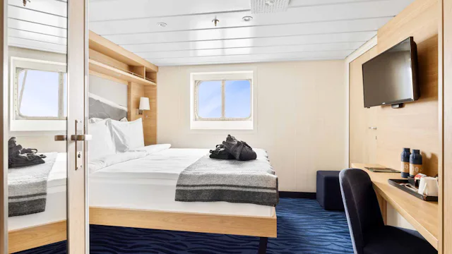 HX MS Spitsbergen Polar Outside Cabin O