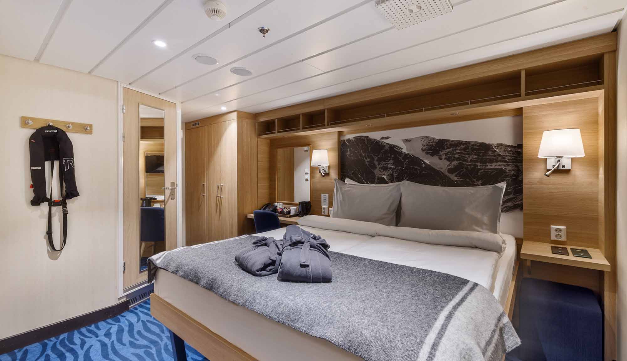 HX MS Spitsbergen Polar Inside Cabin I
