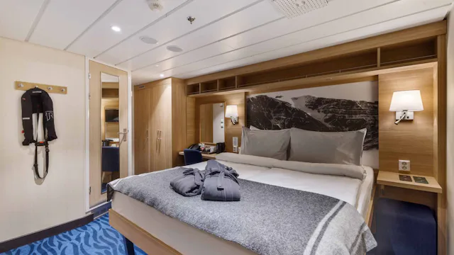 HX MS Spitsbergen Polar Inside Cabin I