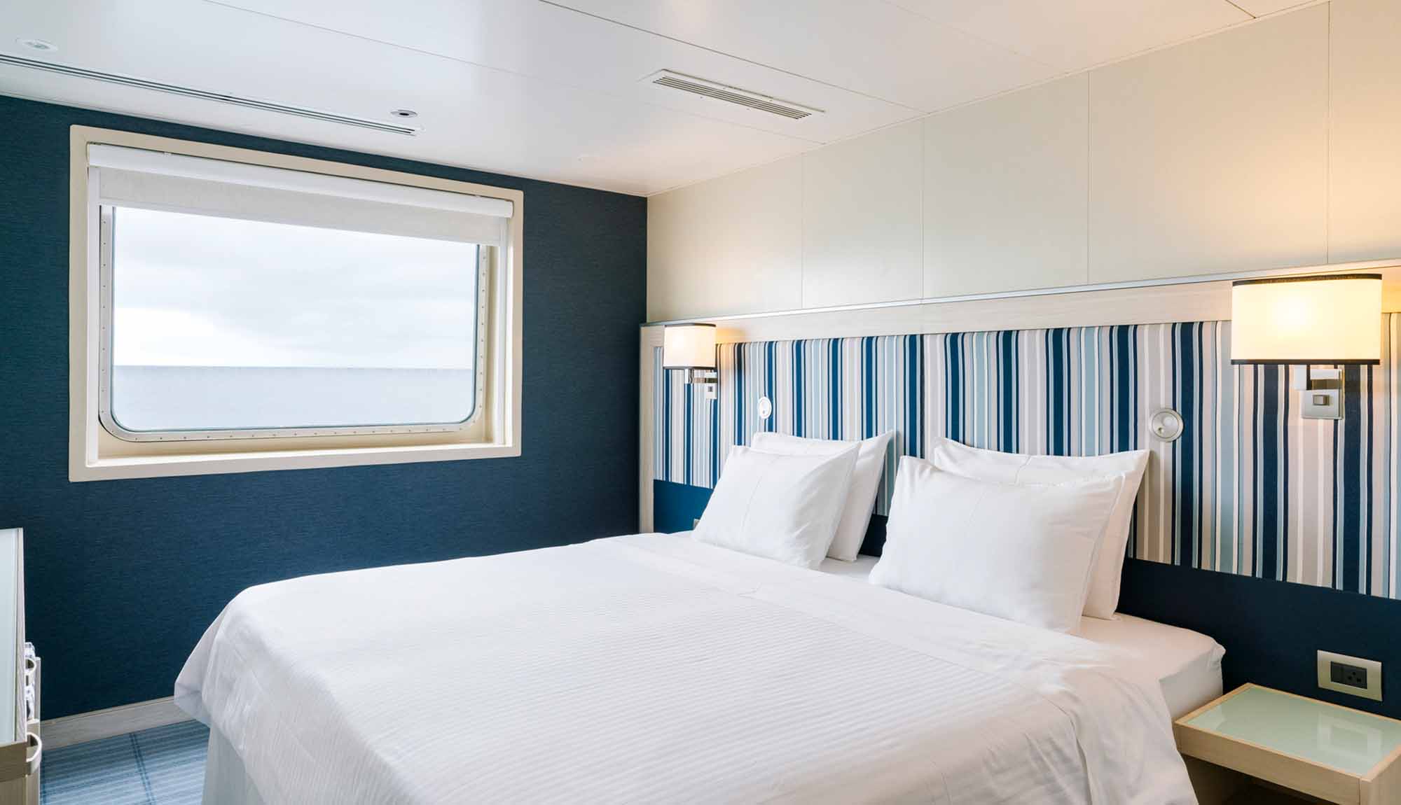 HX MS Santa Cruz II Explorer Cabin EE