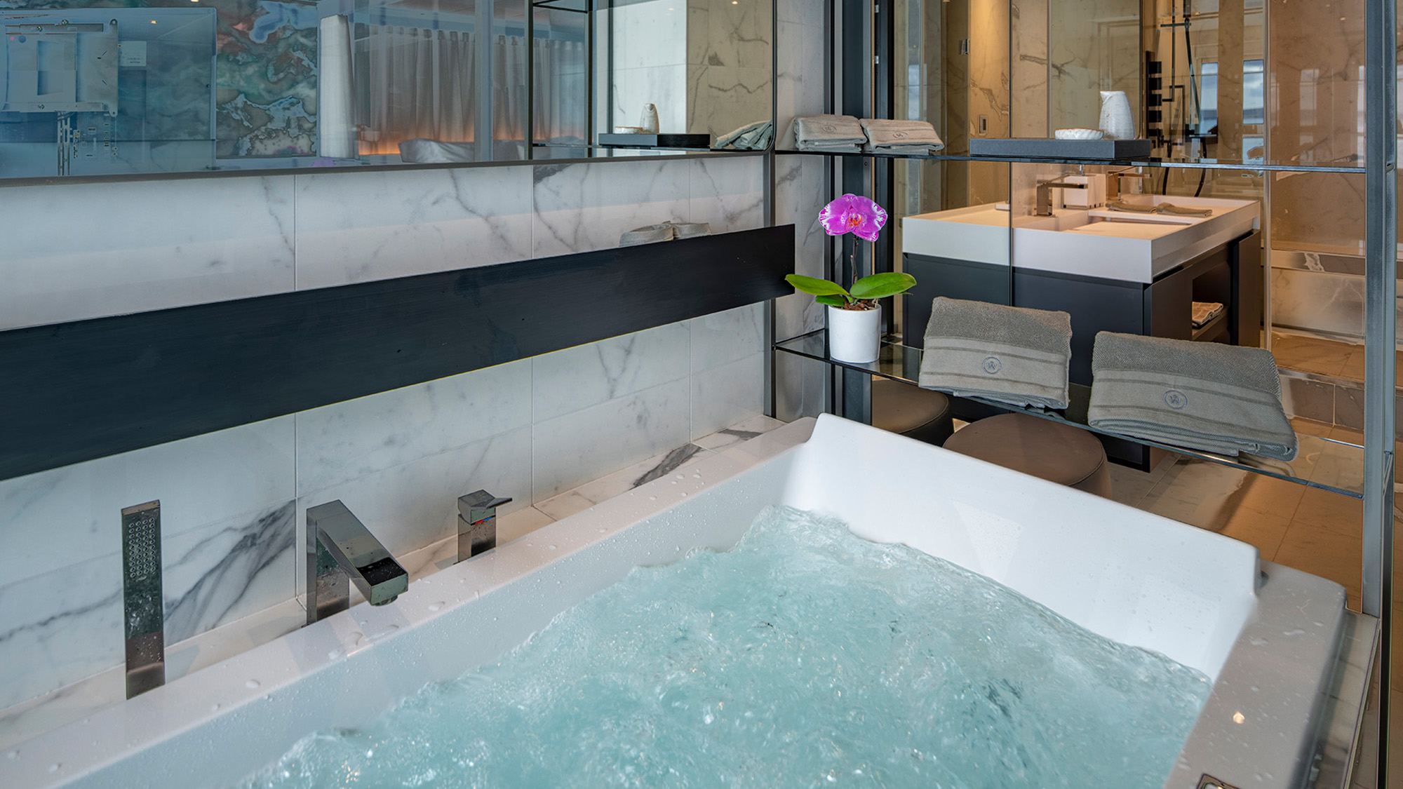 Scenic Eclipse Spa Suite