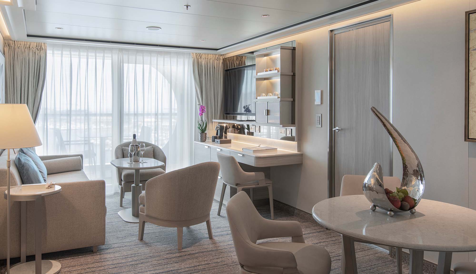 Silversea Silver Nova Junior Grand Suite whirlpool