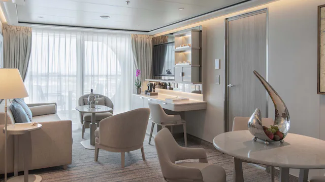 Silversea Silver Nova Junior Grand Suite whirlpool