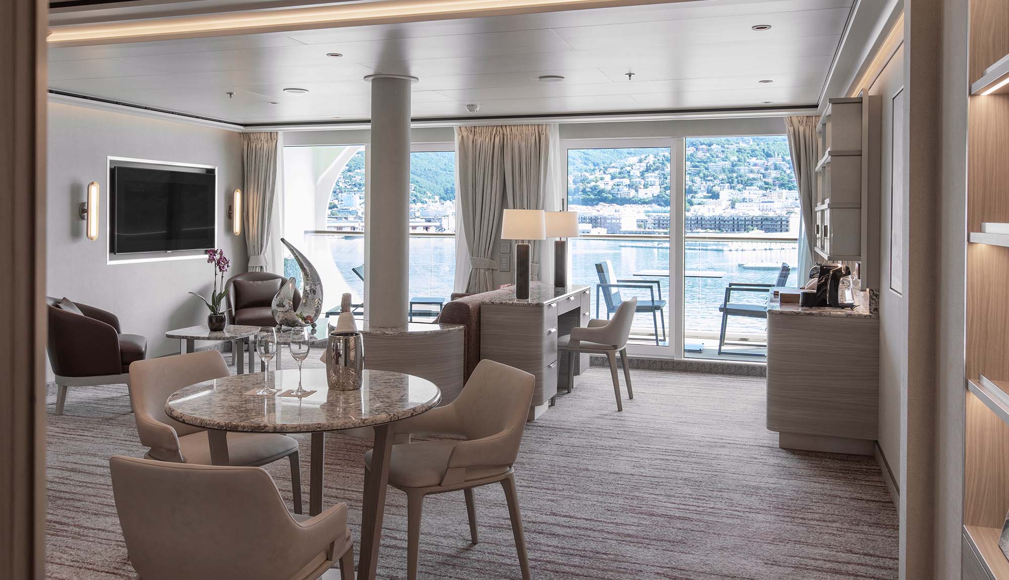 Silversea Silver Nova Grand Suite whirlpool