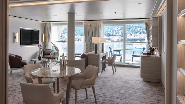 Silversea Silver Nova Grand Suite whirlpool
