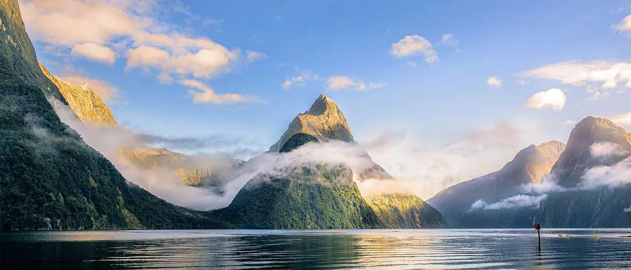 Milford Sound, New Zealand Fiordland Park