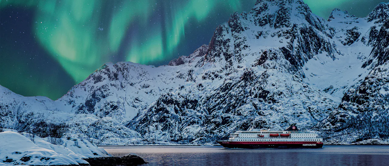 MS Richard With under the Northern Lights