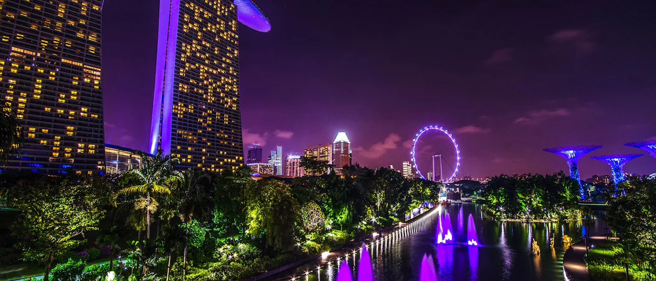 Singapore and its amazing sights at night