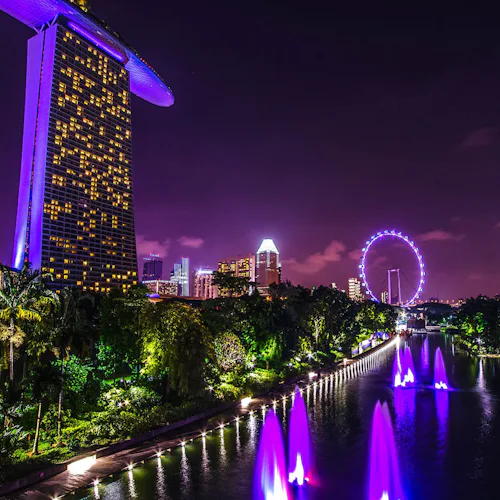 Singapore and its amazing sights at night
