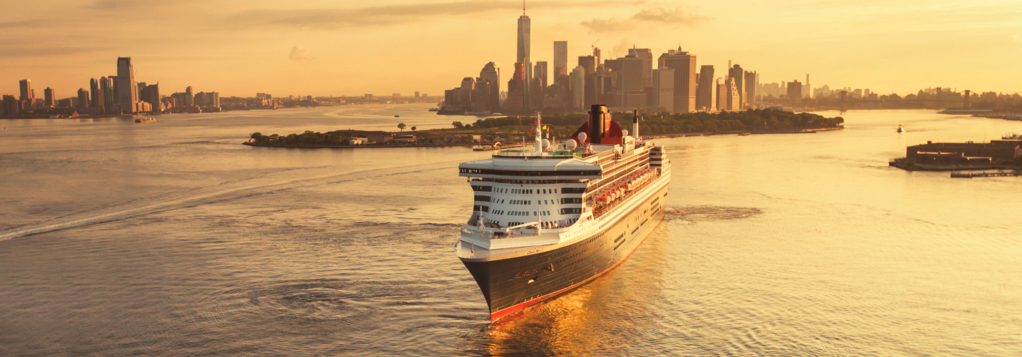 Cunard's Queen Mary 2 leaving New York