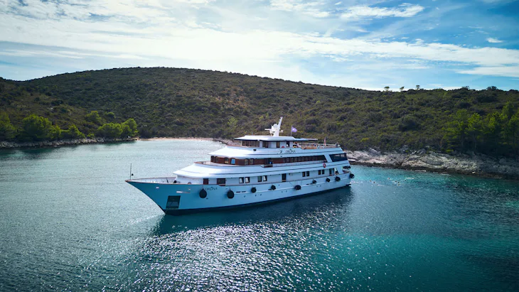 MV Corona Riviera Travel