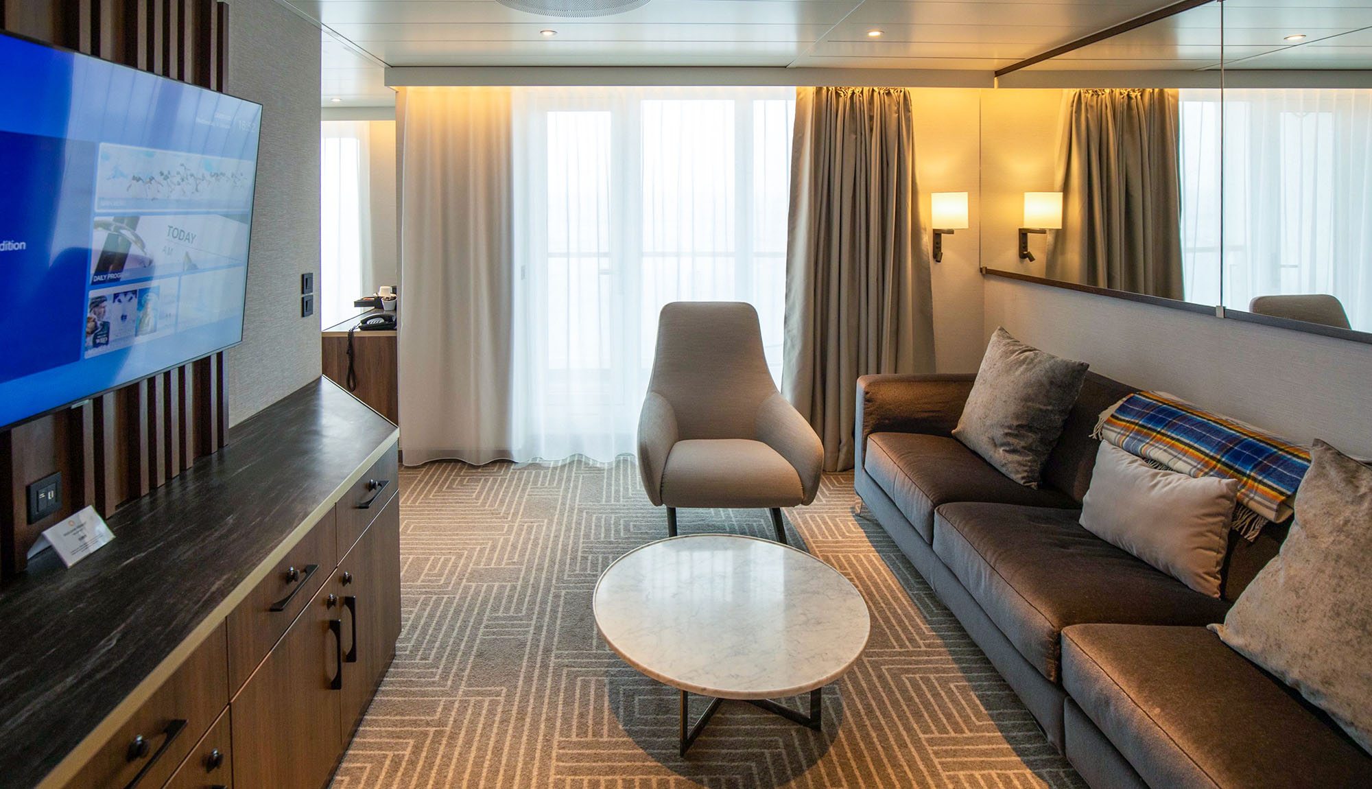 Quark Expeditions - Ultramarine - Ultra Suite