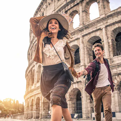 Couple enjoying time in Rome at the Colosseum