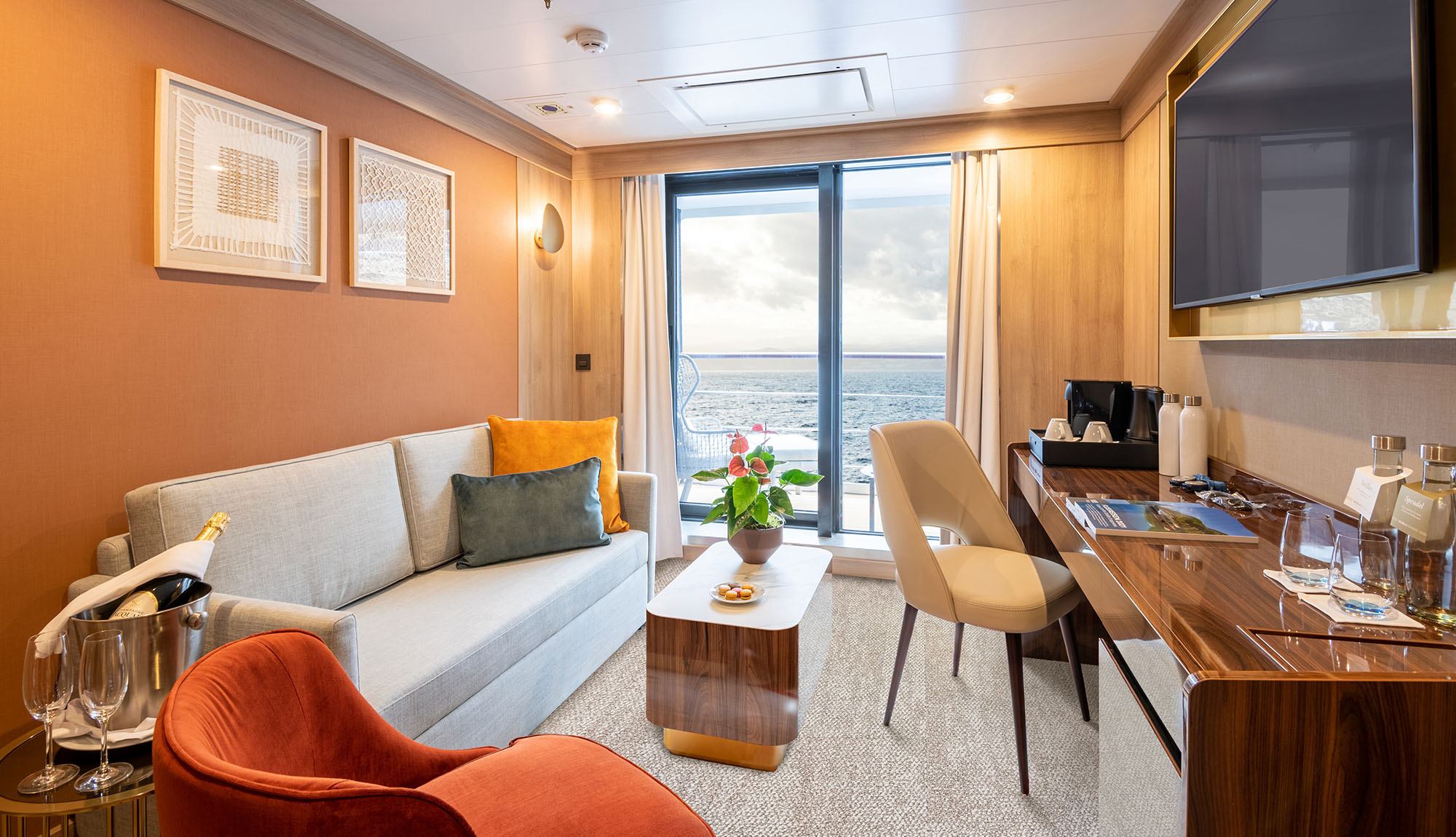 Quark Expeditions - World Voyager - Deluxe Suite