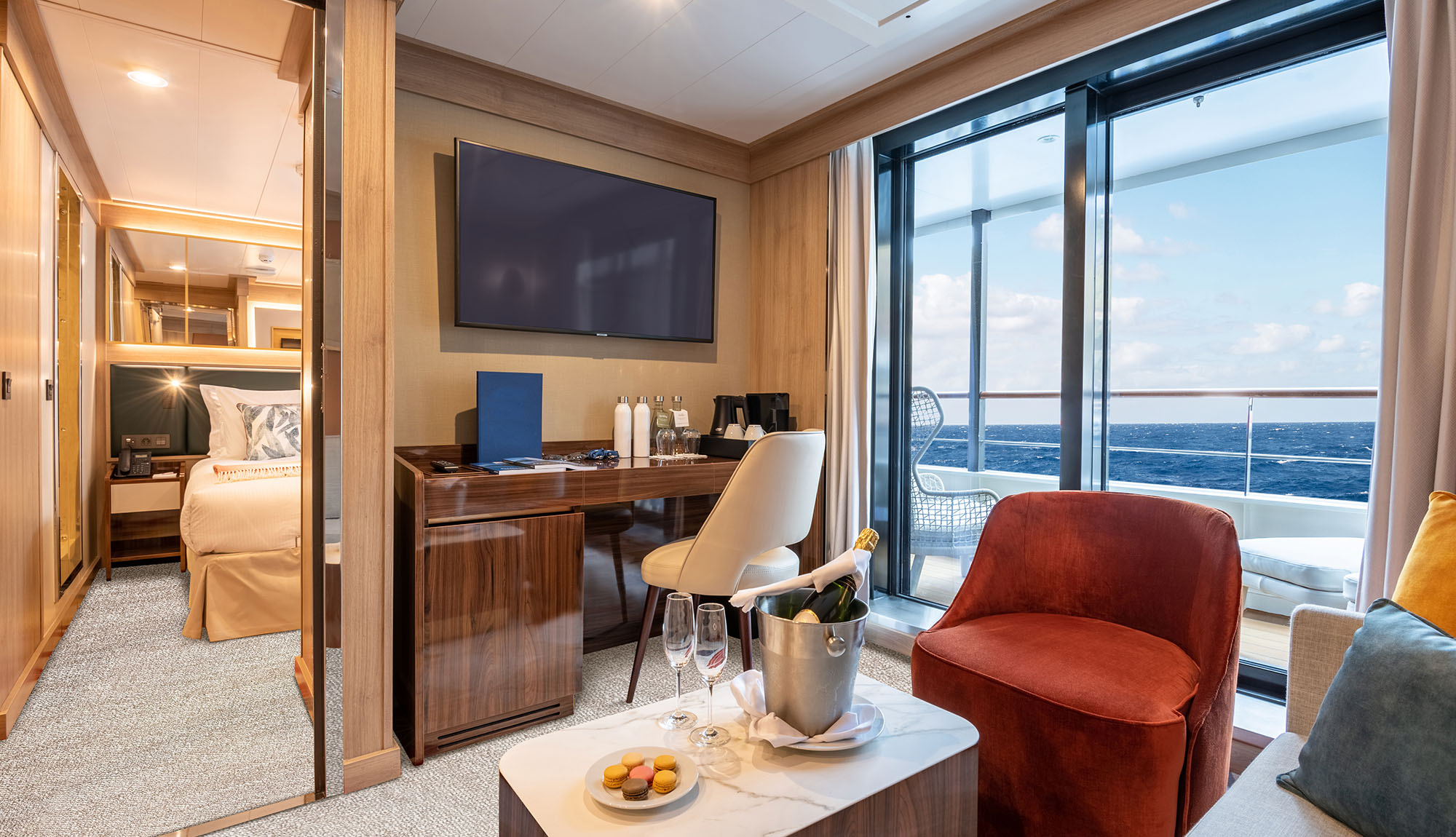 Quark Expeditions - World Voyager - Superior Suite