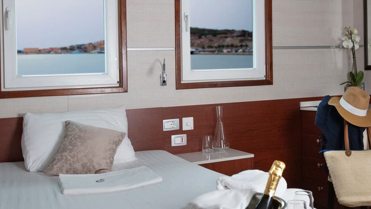 Princess Eleganza Panoramic Window Cabin