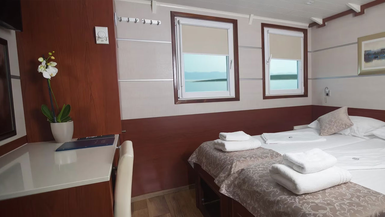 Princess Eleganza Window Cabin