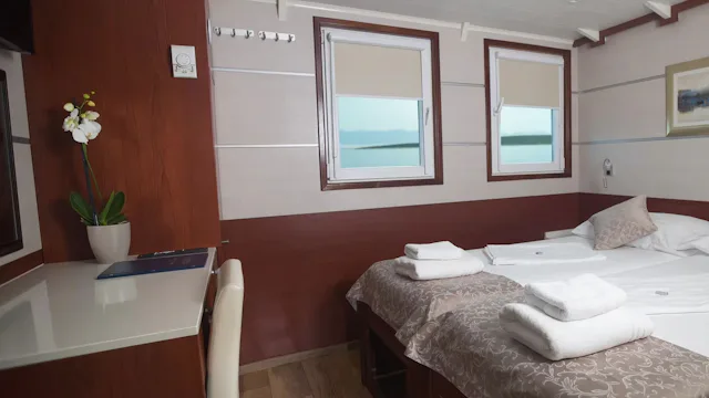 Princess Eleganza Window Cabin
