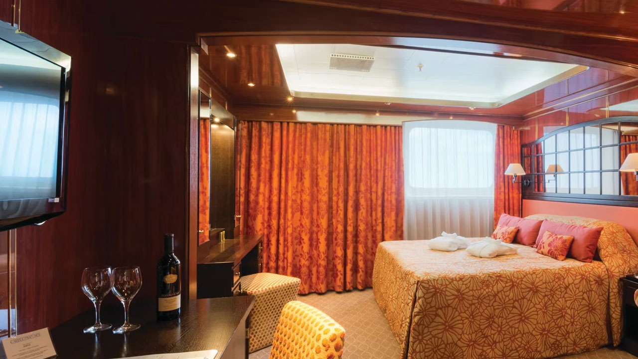 Caledonian Sky Superior Suite