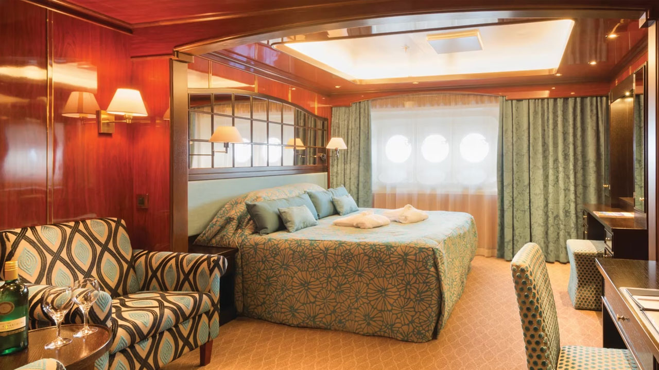 Caledonian Sky Standard Suite