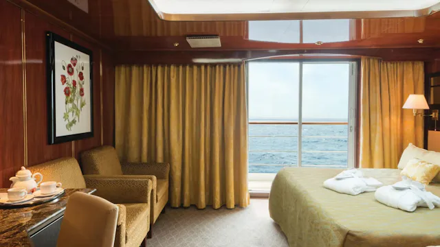 Caledonian Sky Deluxe Balcony Suite