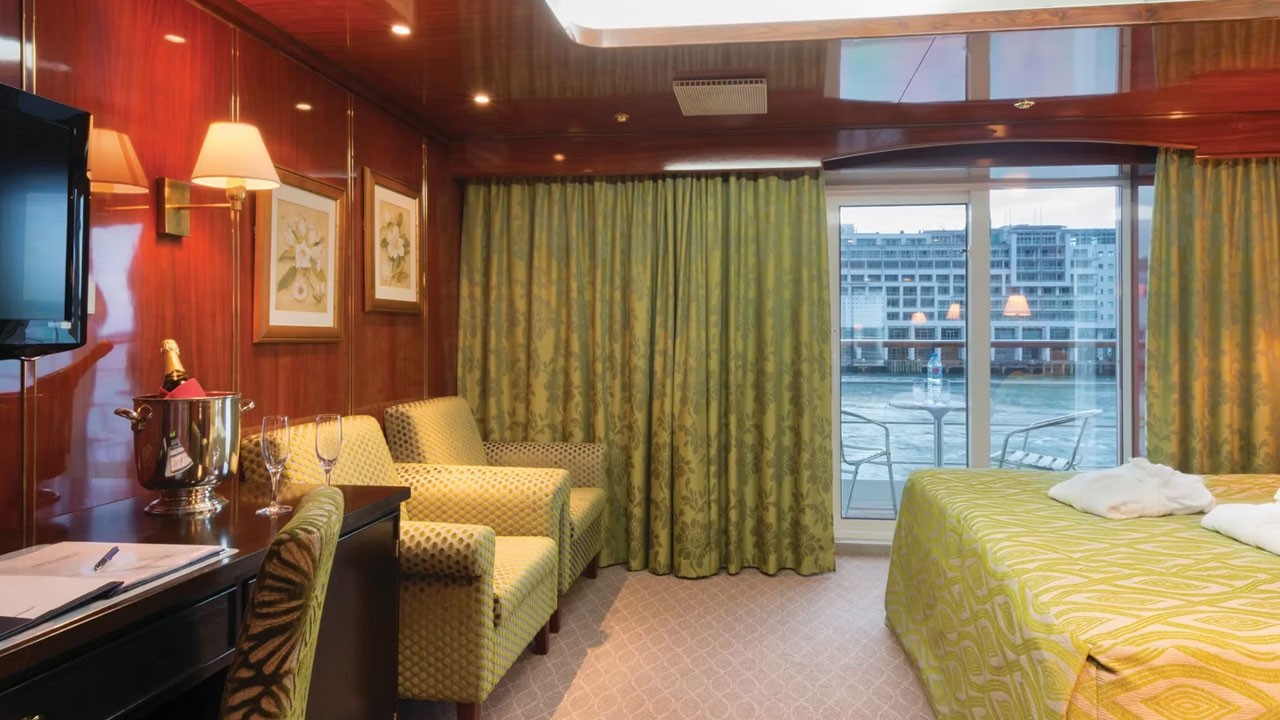 Caledonian Sky Premium Balcony Suite