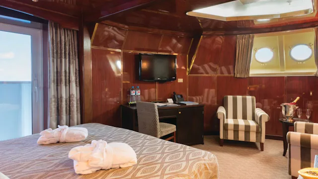 Caledonian Sky Owner's Suite