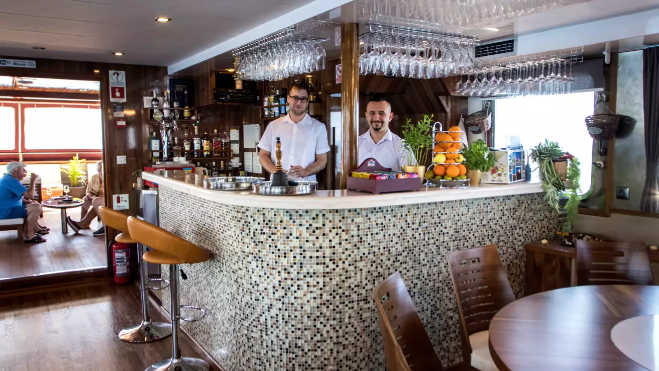 Riviera Travel - Il Mare - The Bar
