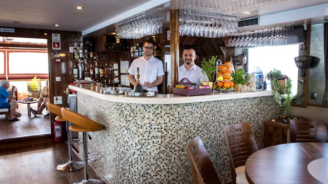 Riviera Travel - Il Mare - The Bar