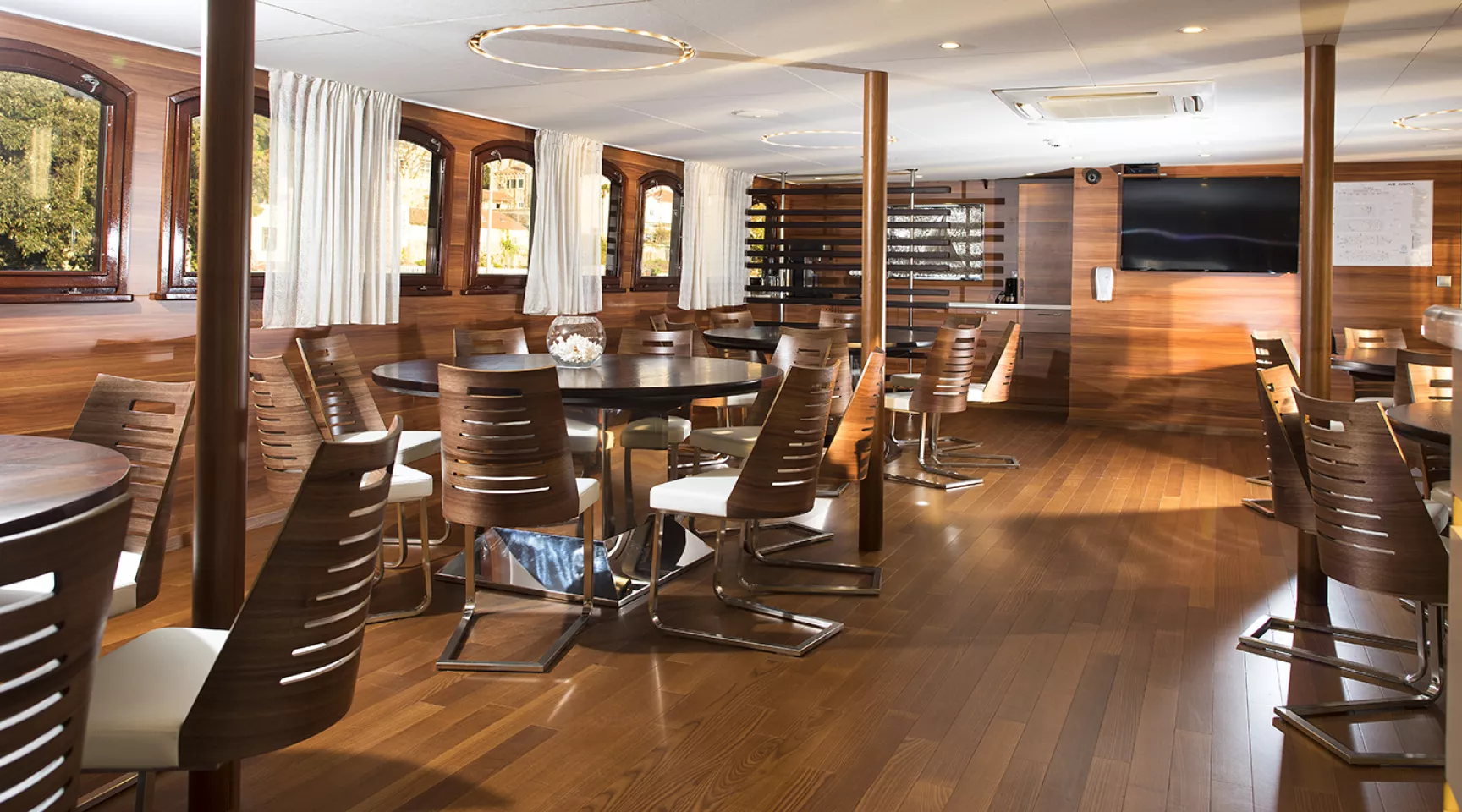 Riviera Travel - MV Felicita - Restaurant