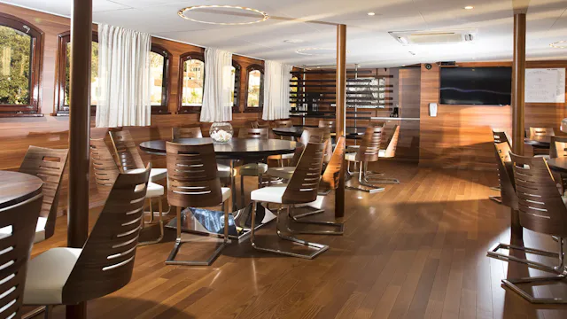 Riviera Travel - MV Felicita - Restaurant