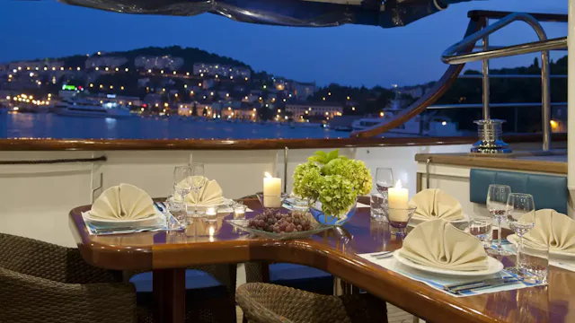 Riviera Travel - MS Mendula - Terasse at night
