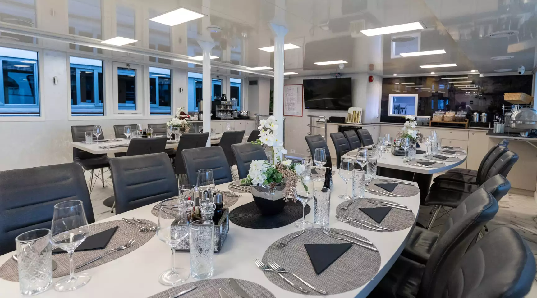 Riviera Travel - MS Equator - Restaurant