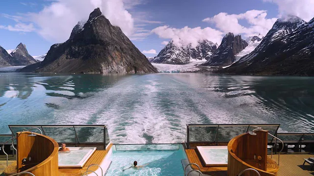 Seabourn Venture - Infinity aft pool in Greenland